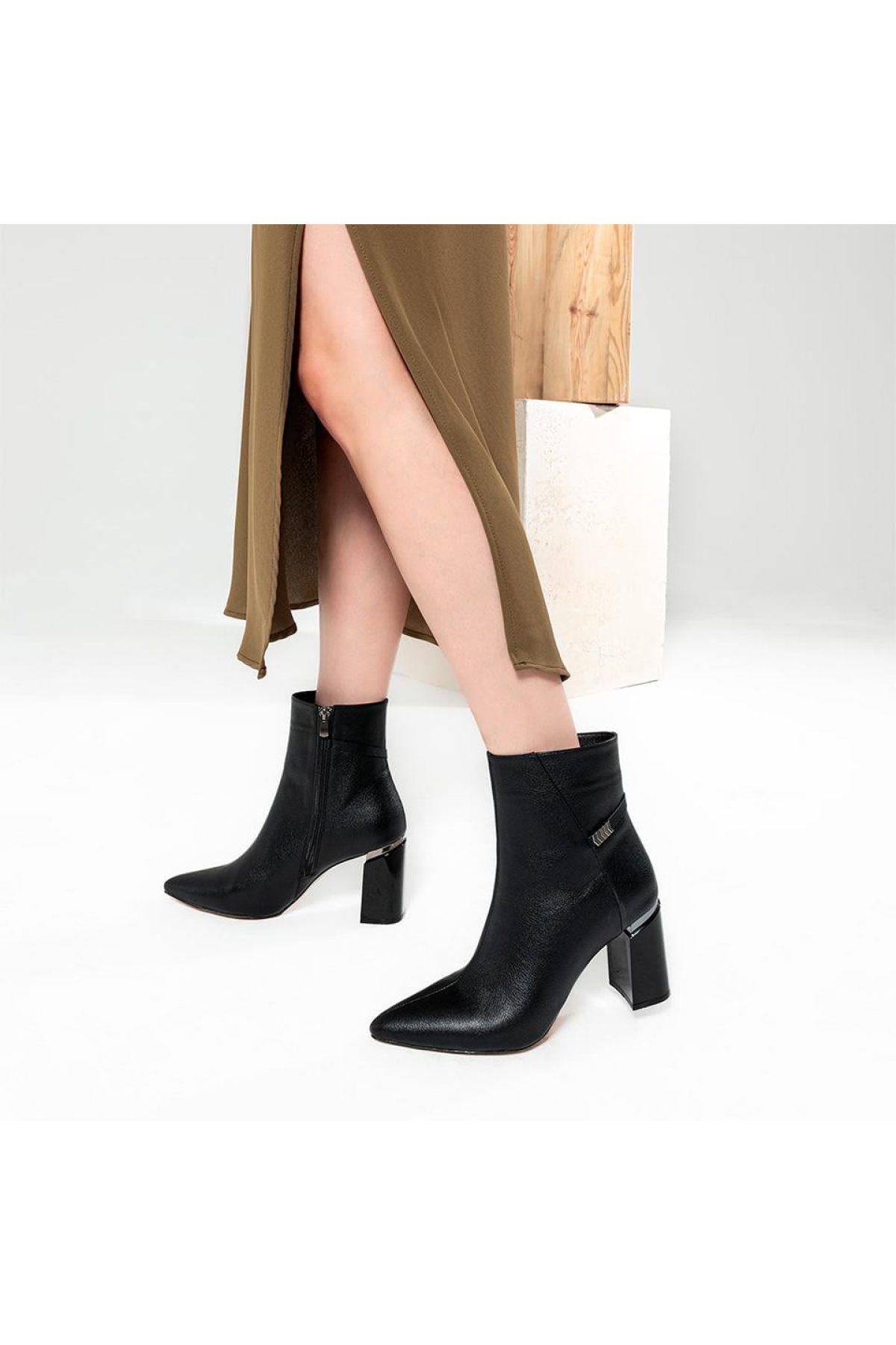 Kadın Siyah Fermuarlı Kalın Topuklu Bot - Görsel 2