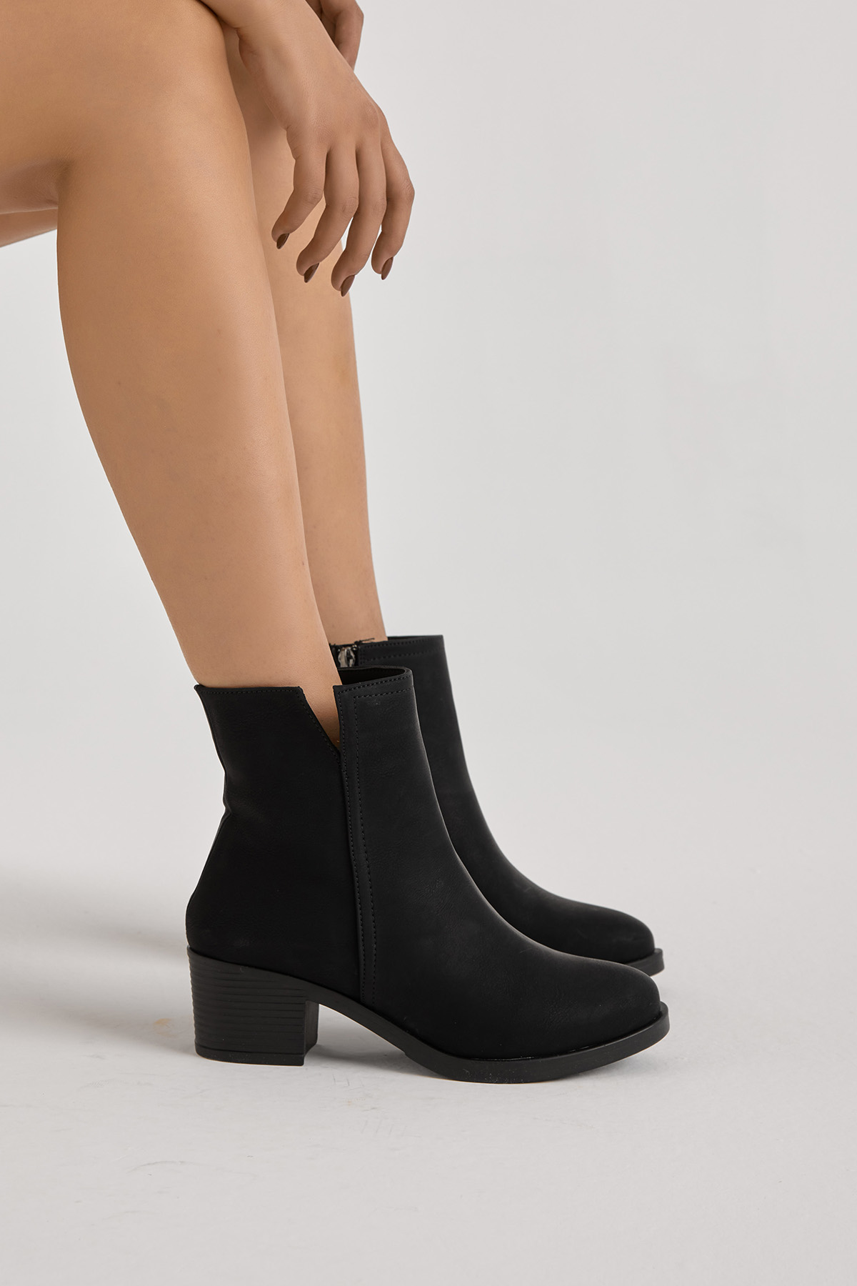 Kadın Siyah Mat Termo Taban Fermuarlı Topuklu Bot - Görsel 2
