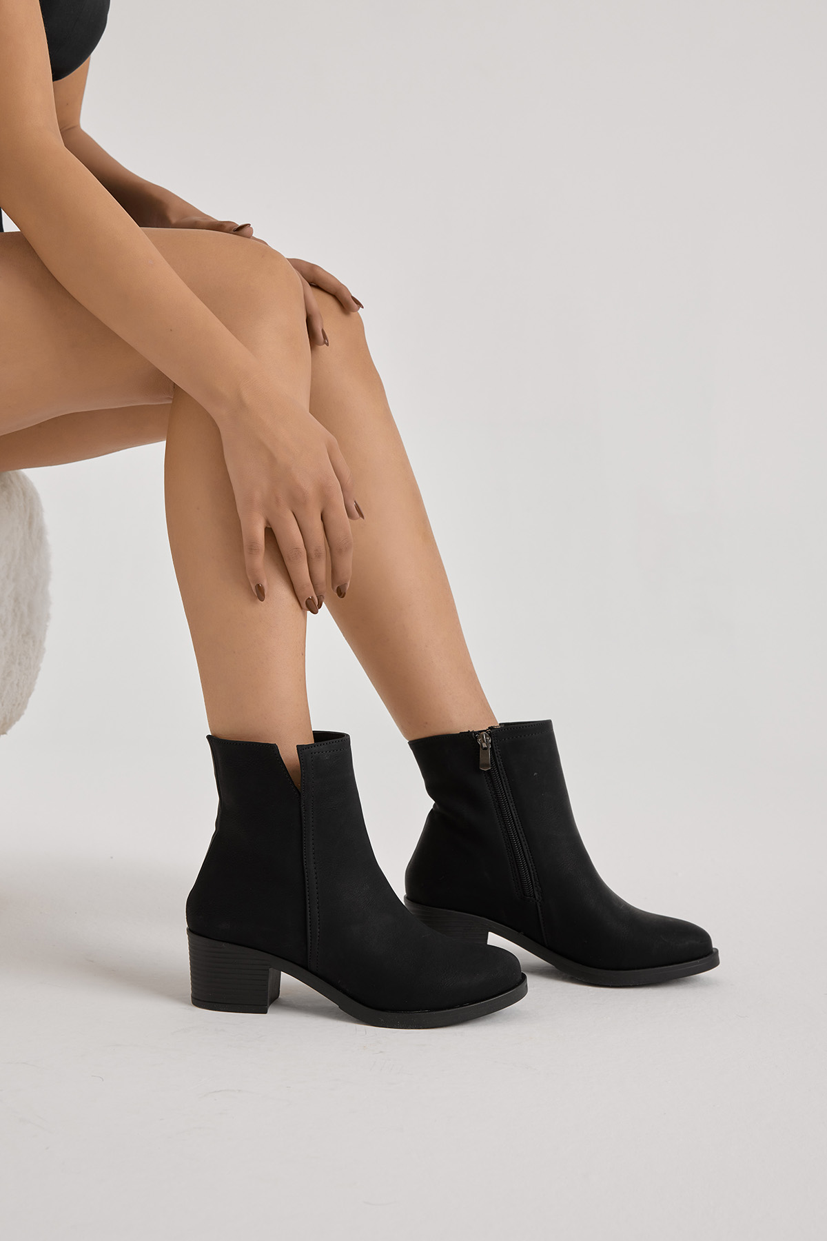 Kadın Siyah Mat Termo Taban Fermuarlı Topuklu Bot - Görsel 5