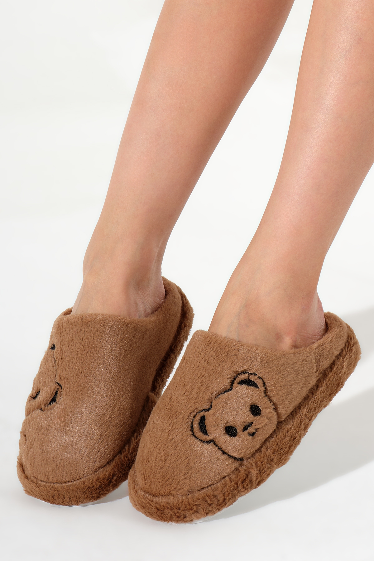 Kadın Kahve Ayıcık Desenli Önü Kapalı Peluş Ev Terliği - Görsel 2