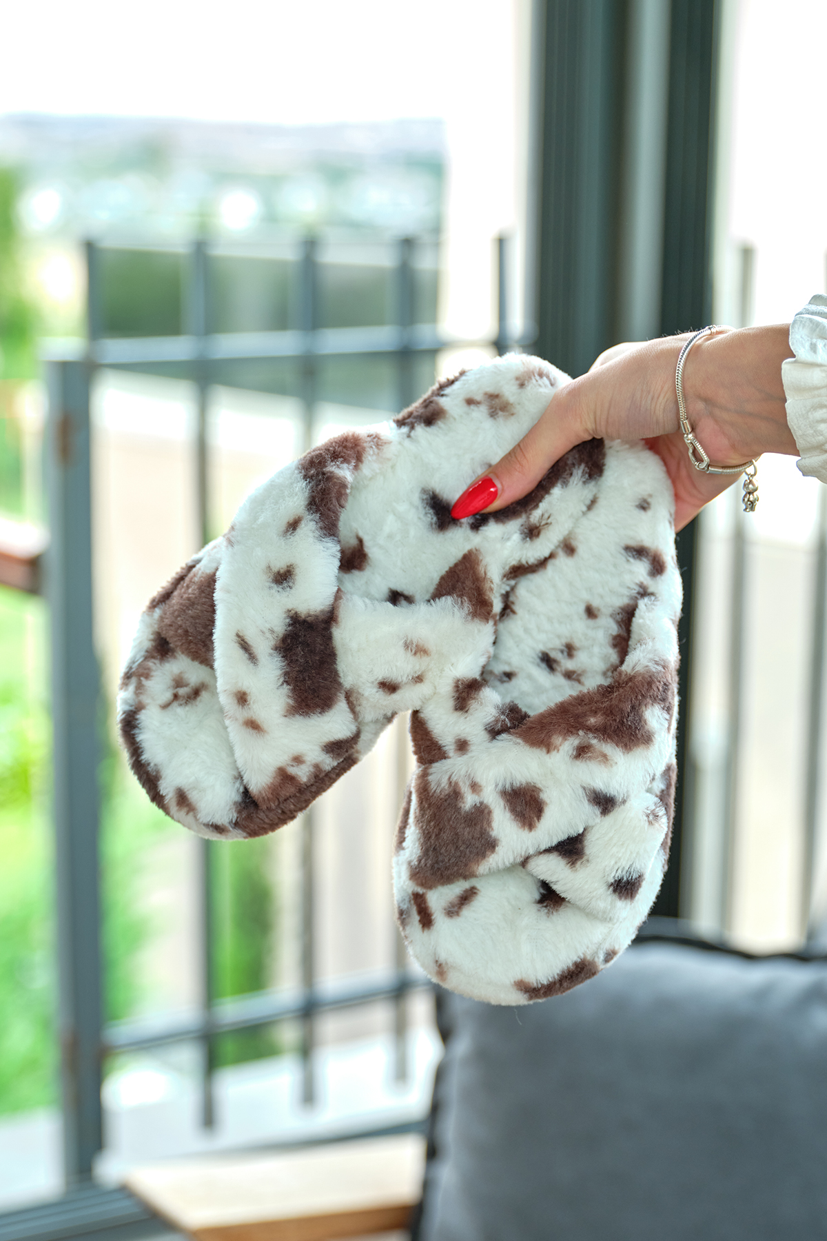 Kadın Kahve Desenli Peluş Çapraz Ev Terliği - Görsel 4