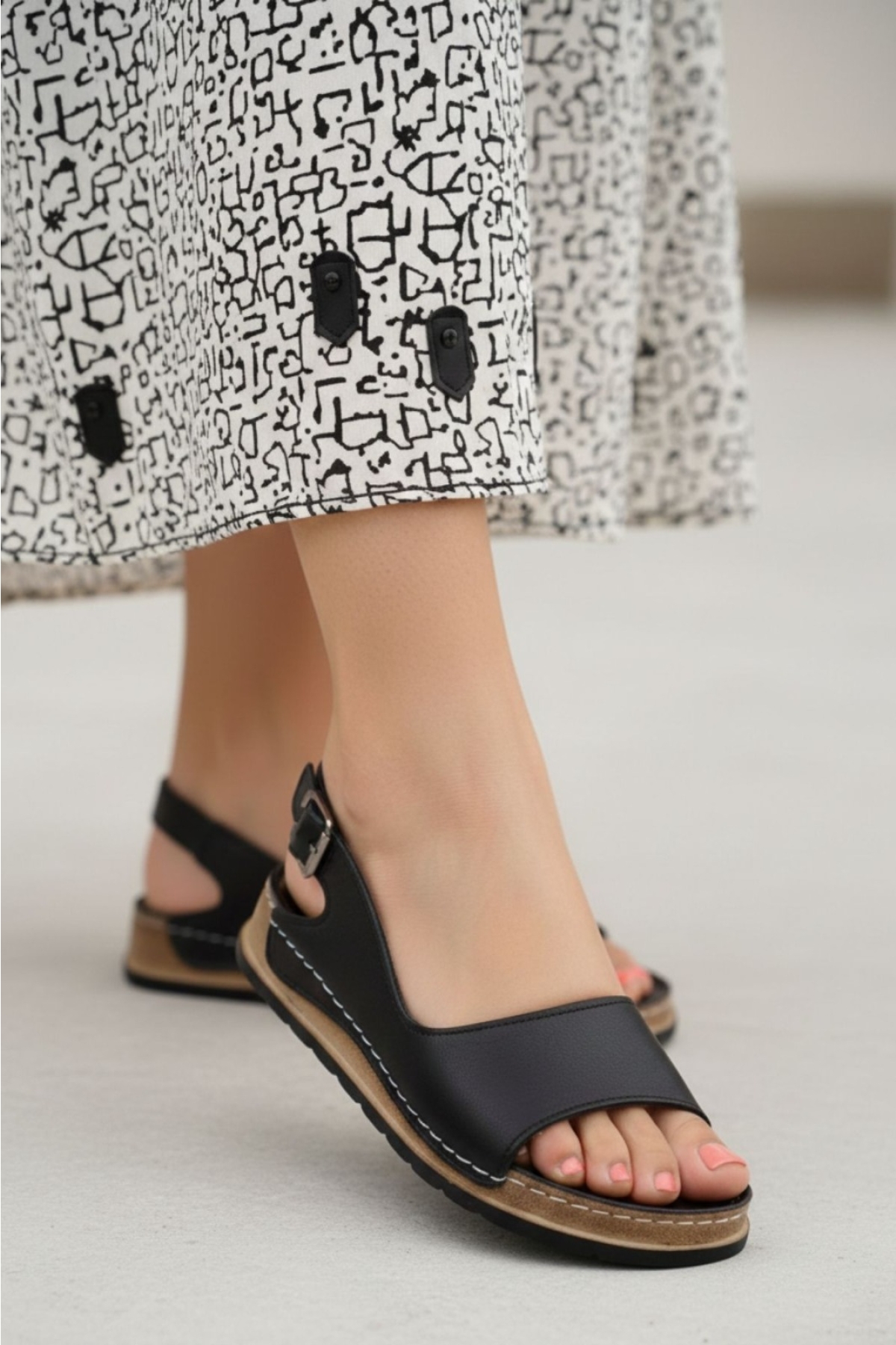 Hakiki Deri Tek Bant Tokalı Arka Bantlı Rahat Düz Taban Kadın Sandalet NAPA-306 - Görsel 3