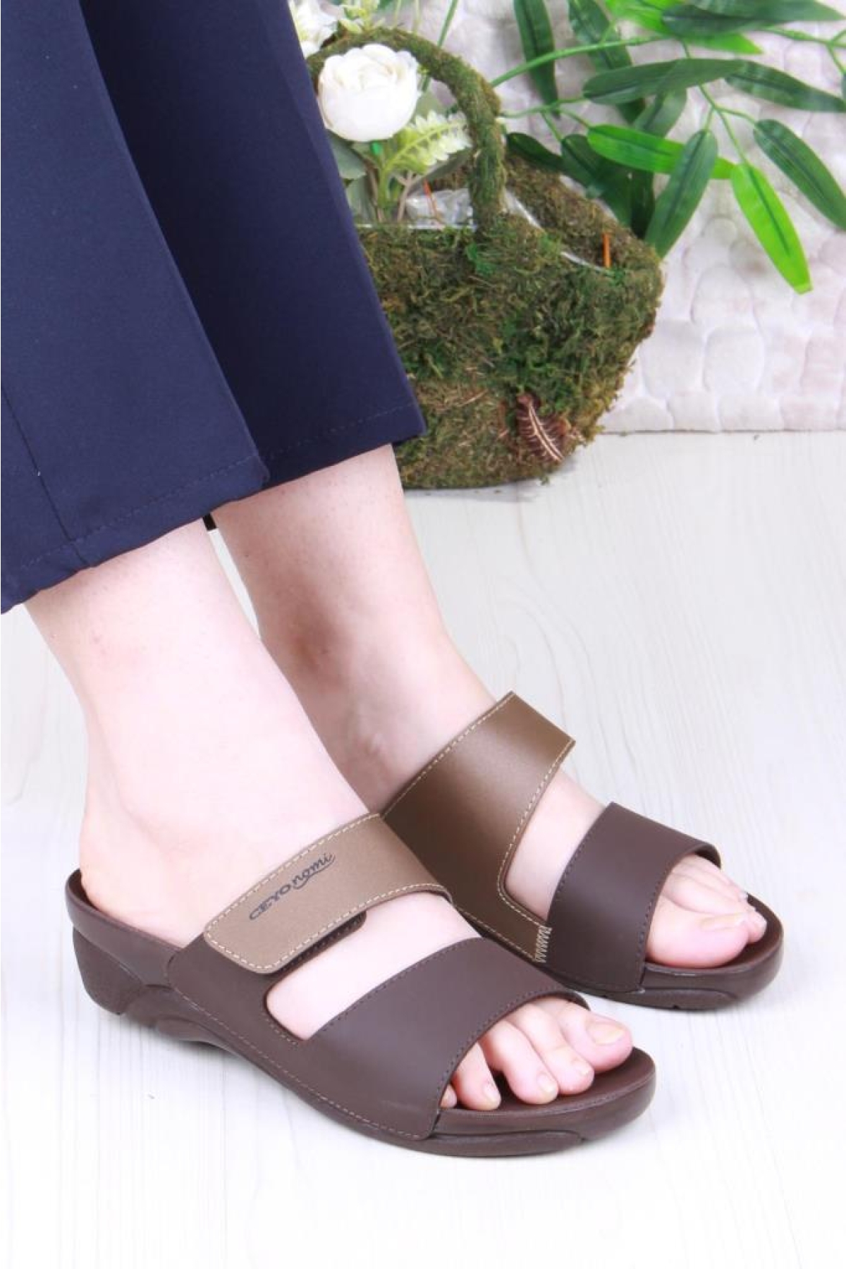 Venedik-15 Çırt Detaylı Ortapedik Kadın Terlik - Görsel 2