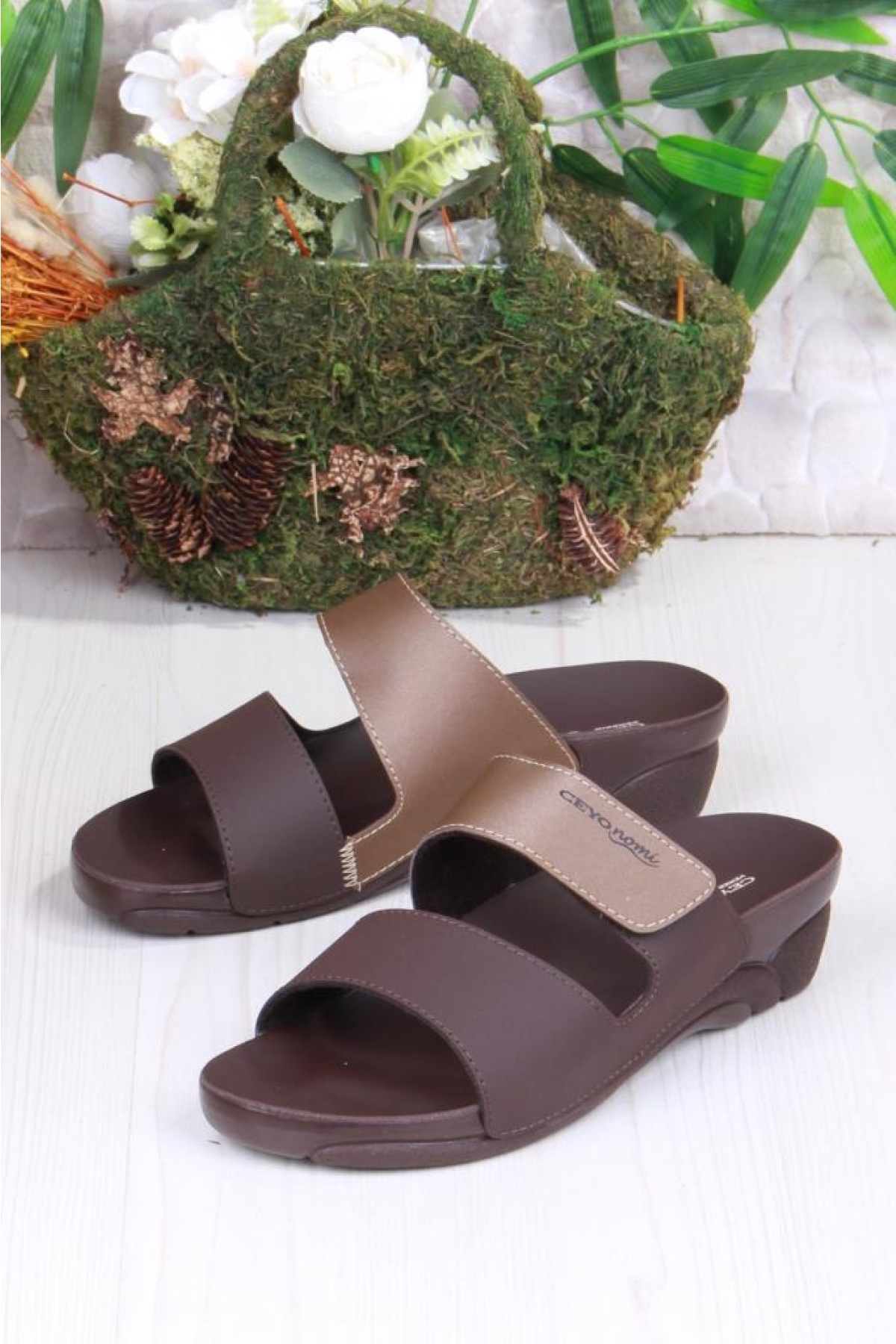 Venedik-15 Çırt Detaylı Ortapedik Kadın Terlik - Görsel 5