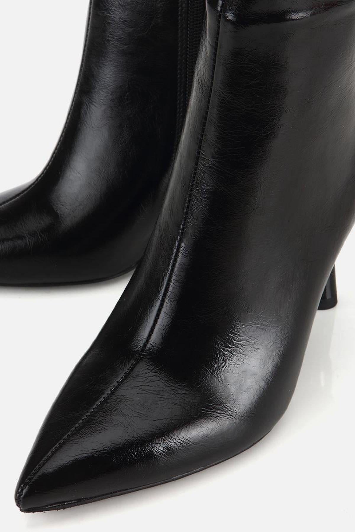 Kadın Siyah Gold Detaylı Sivri Burunlu İnce Topuklu Bot - Görsel 5