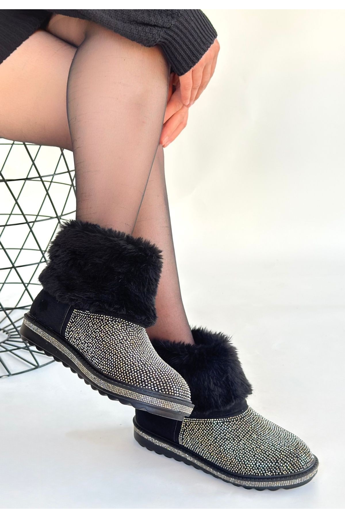 Siyah Süet Gümüş Boncuk İşlemeli Kadın Düz Bot - Görsel 2