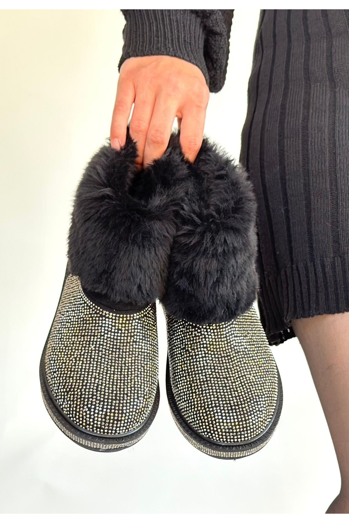 Siyah Süet Gümüş Boncuk İşlemeli Kadın Düz Bot - Görsel 4