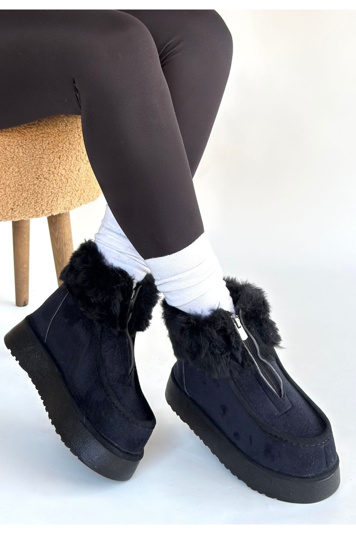 Siyah Süet Kadın Düz Bot - Görsel 3