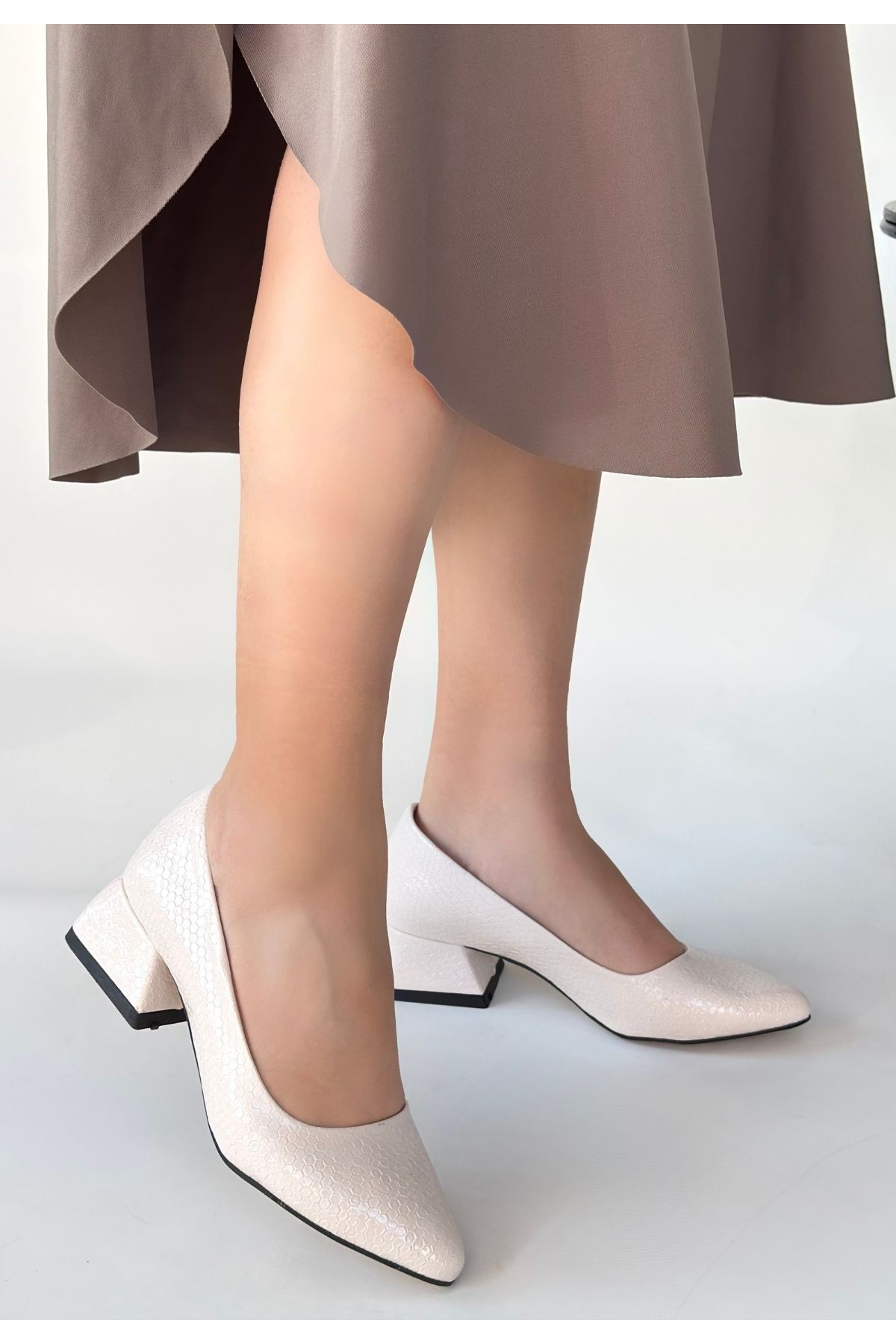 Pabucmarketi Pabucmarketi Bej Rugan Baskılı Kadın Topuklu Ayakkabı | Flo Bej - 2. görsel