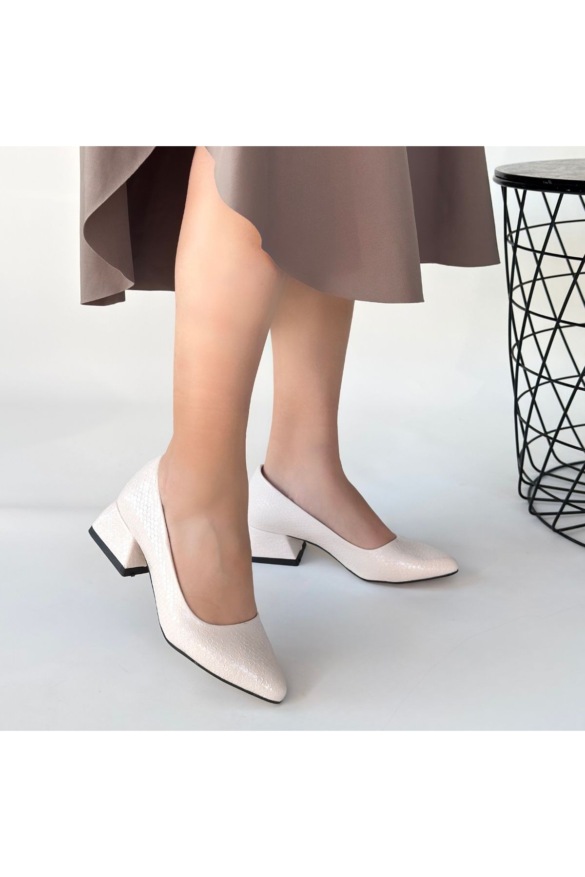 Pabucmarketi Pabucmarketi Bej Rugan Baskılı Kadın Topuklu Ayakkabı | Flo Bej - 5. görsel