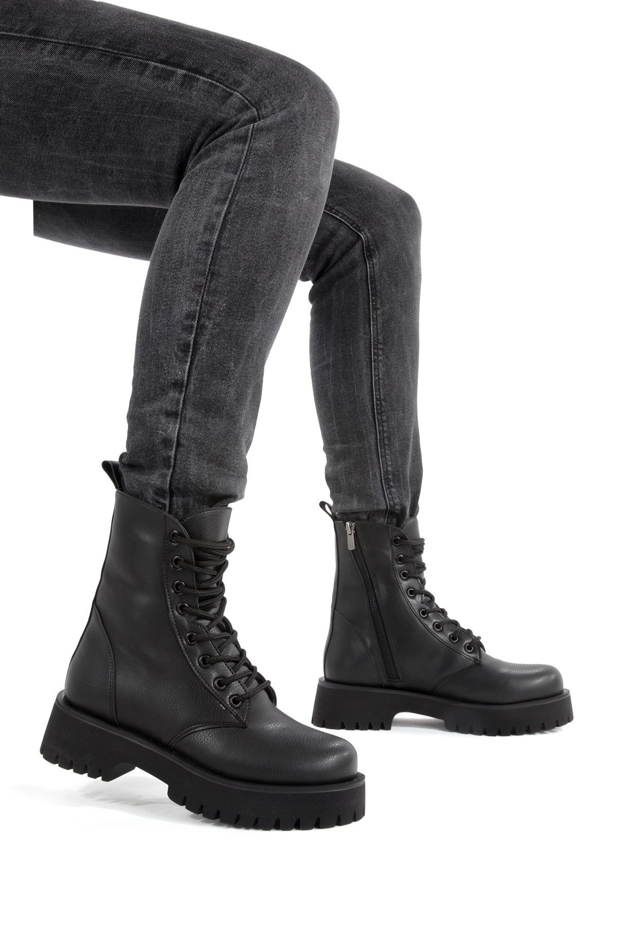 Modabuymuş Modabuymuş Siyah Kalın Taban Çok Hafif Postal Bağcıklı Kadın Bot WARPOS Flo'da! Siyah - 7. görsel