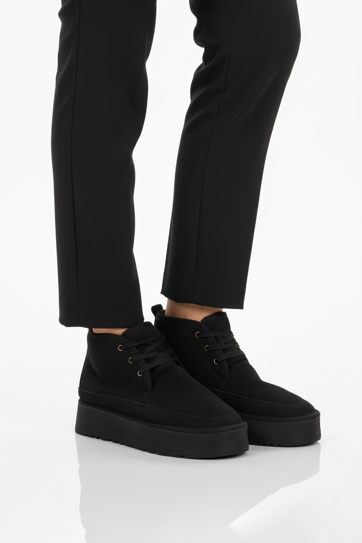 Aspor Siyah İçi Kürklü Bağcıklı Kadın Düz Bot - Görsel 2