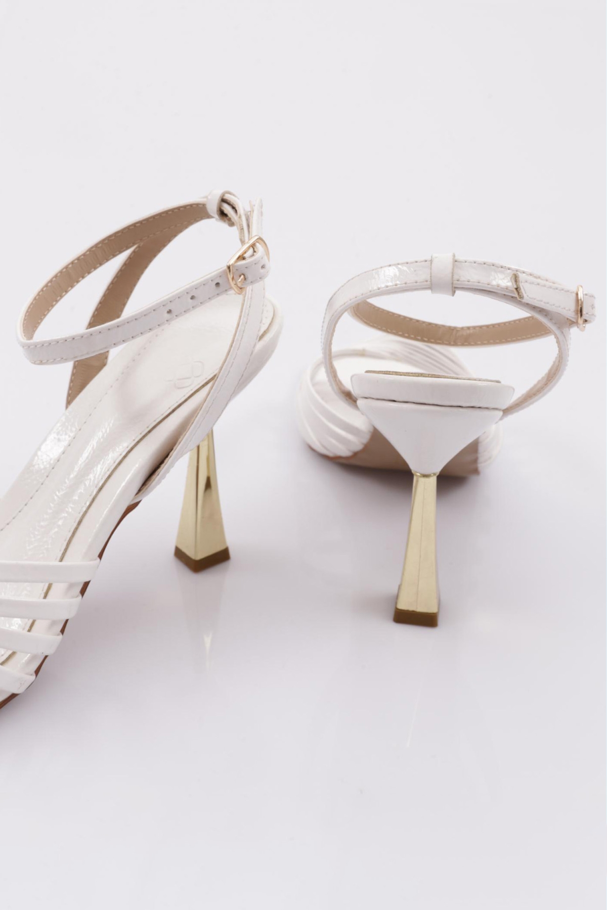 Dgn Beyaz Dgn Bilekten 415 Kadin Bağlama Topuklu Ayakkabi