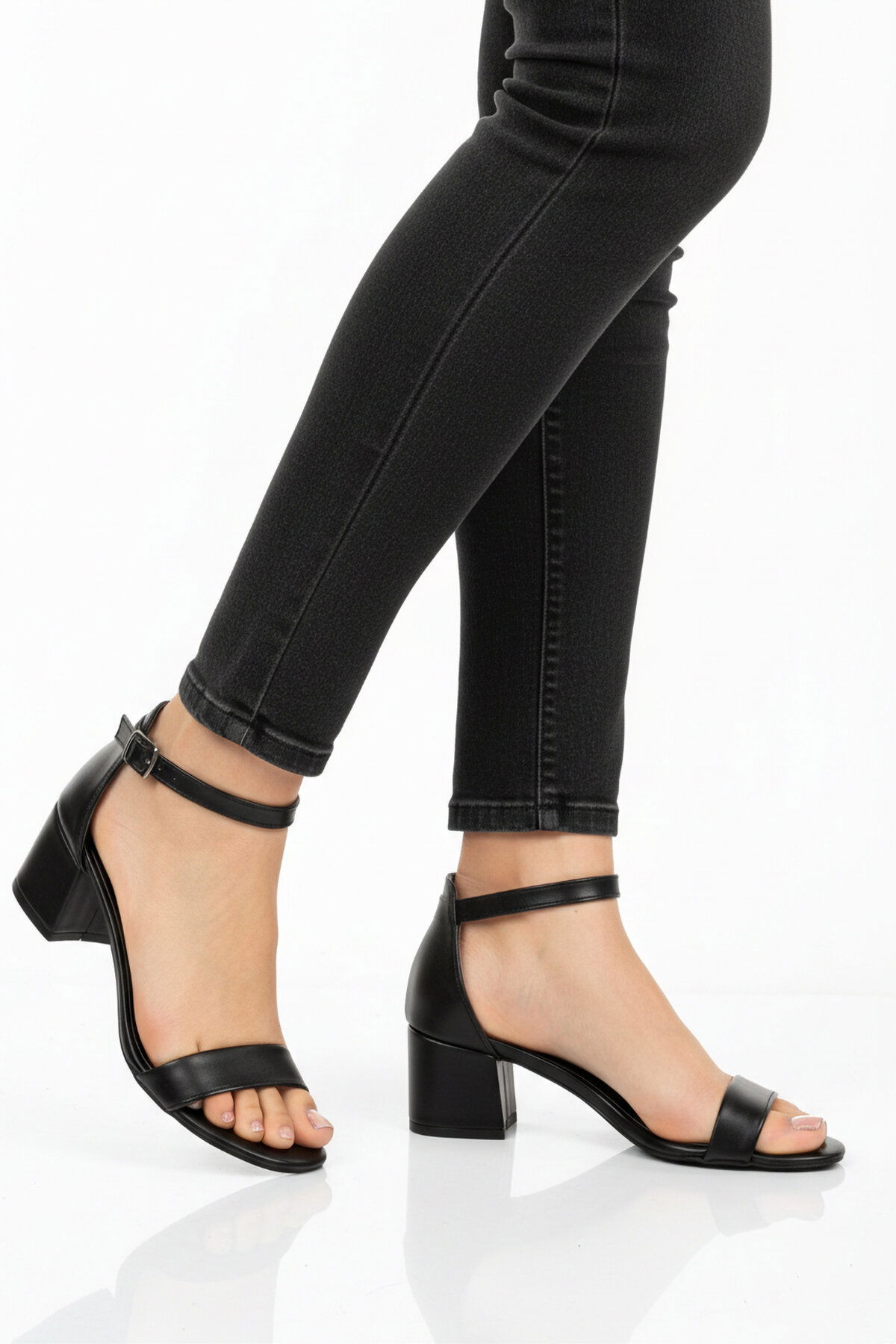 A Spor Beyaz A Spor Aspor Bantlı Kadın Topuklu Sandalet