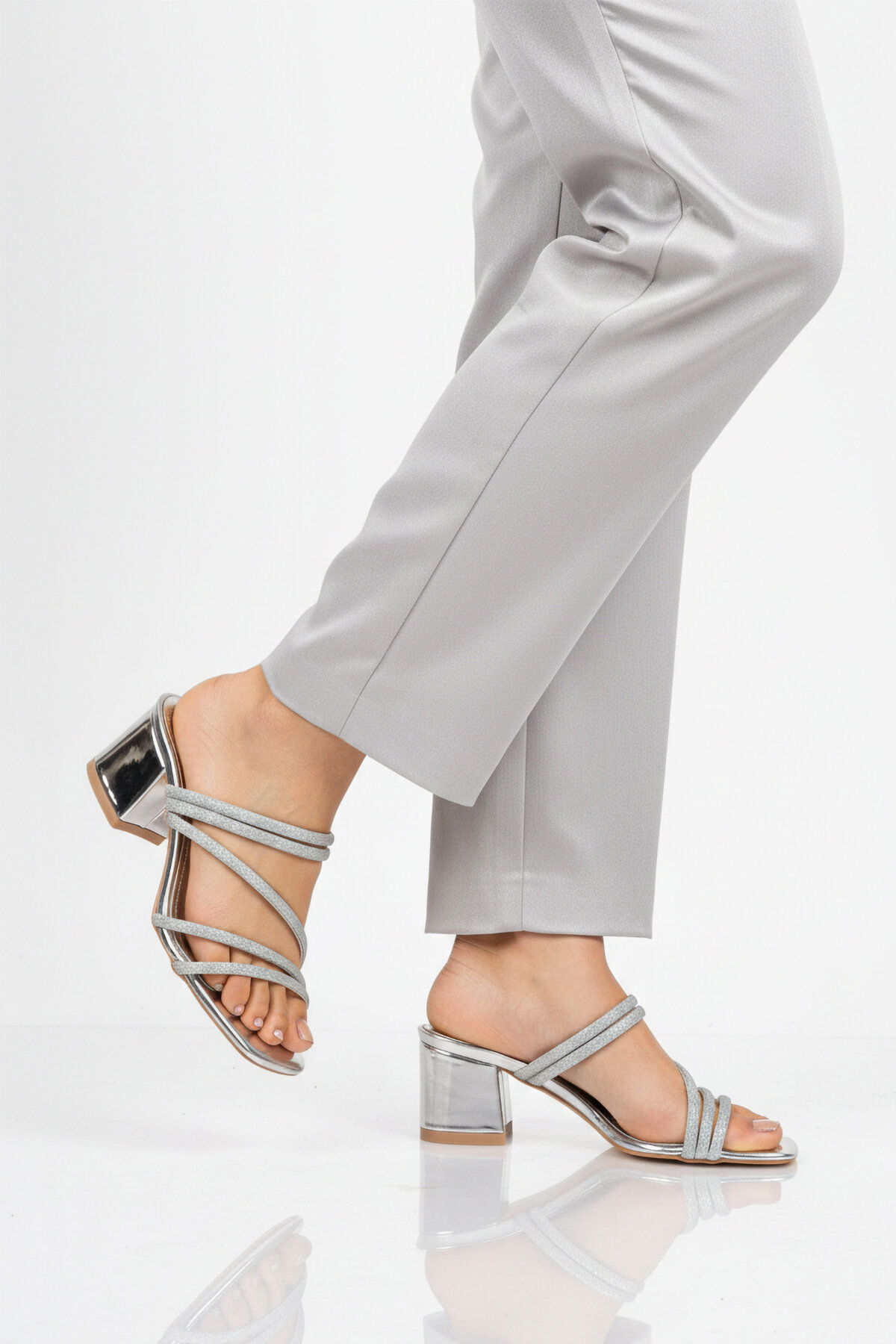 A Spor Siyah A Spor Aspor Rugan Taşlı Kadın Topuklu Terlik