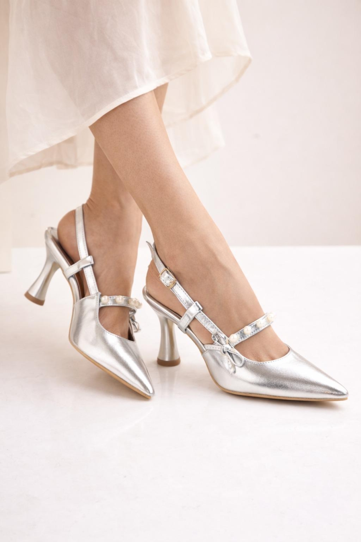 Odesa Ayakkabı Siyah Odesa Ayakkabı Odesa Sivri Kadın Burun İnci Detaylı Slingback İnce Topuk Rugan