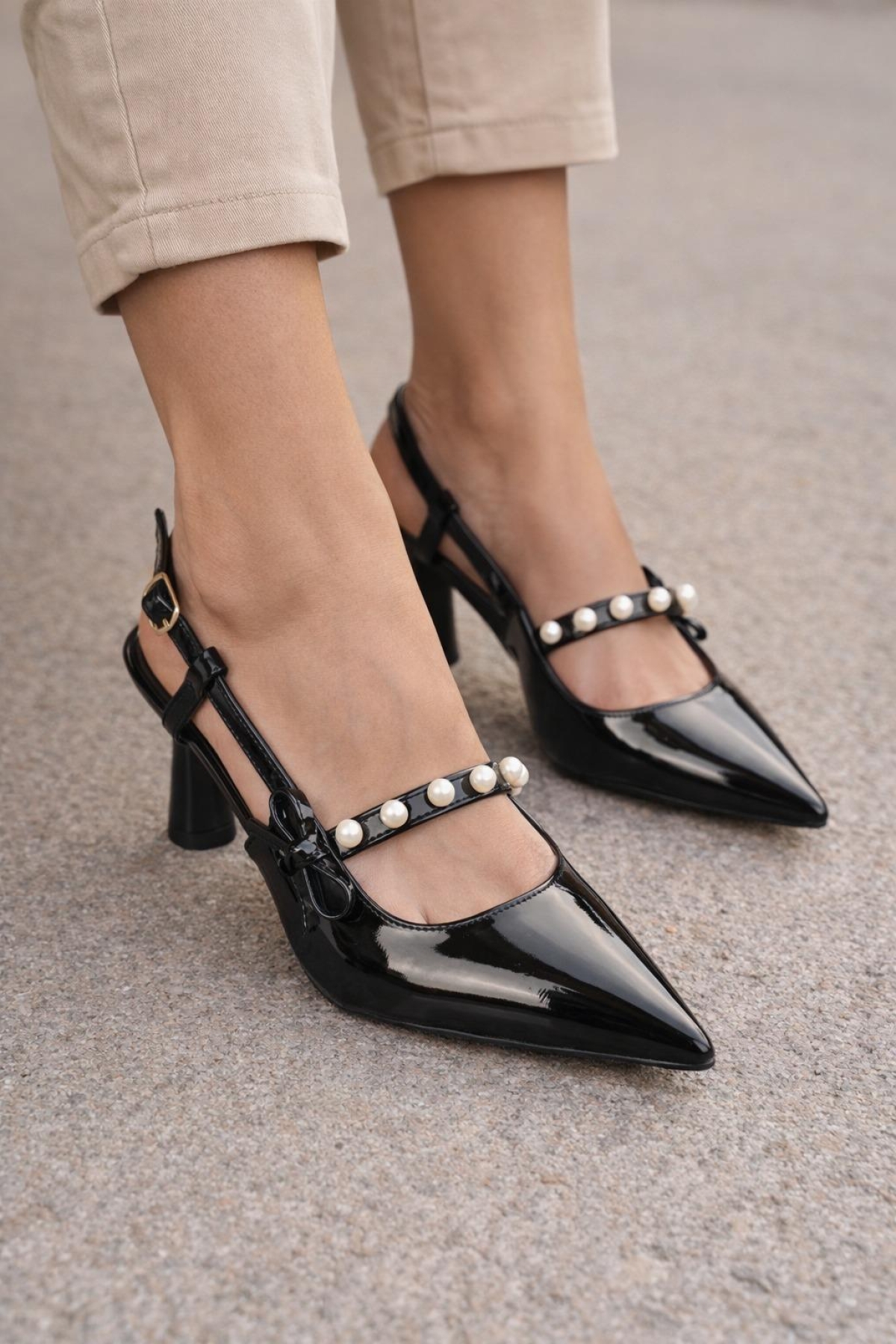 Odesa Ayakkabı Siyah Odesa Ayakkabı Odesa Sivri Kadın Burun İnci Detaylı Slingback İnce Topuk Rugan