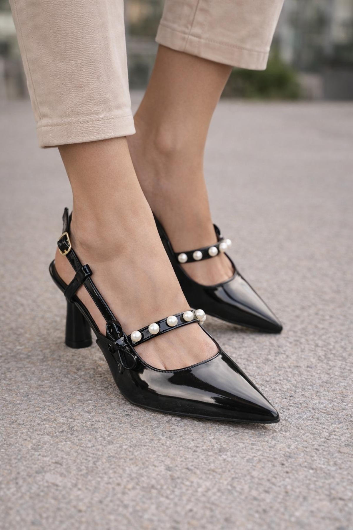 Odesa Ayakkabı Siyah Odesa Ayakkabı Odesa Sivri Kadın Burun İnci Detaylı Slingback İnce Topuk Rugan