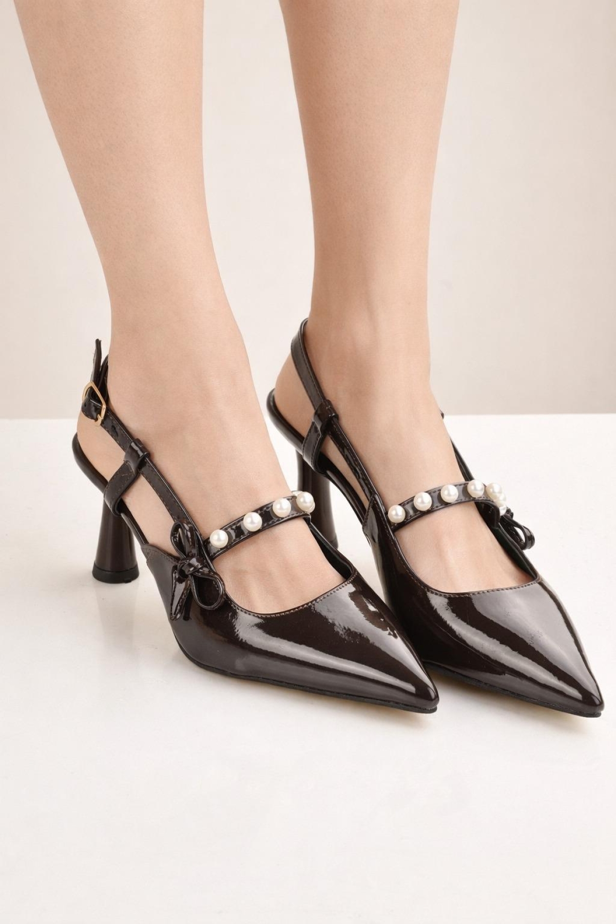 Odesa Ayakkabı Siyah Odesa Ayakkabı Odesa Sivri Kadın Burun İnci Detaylı Slingback İnce Topuk Rugan