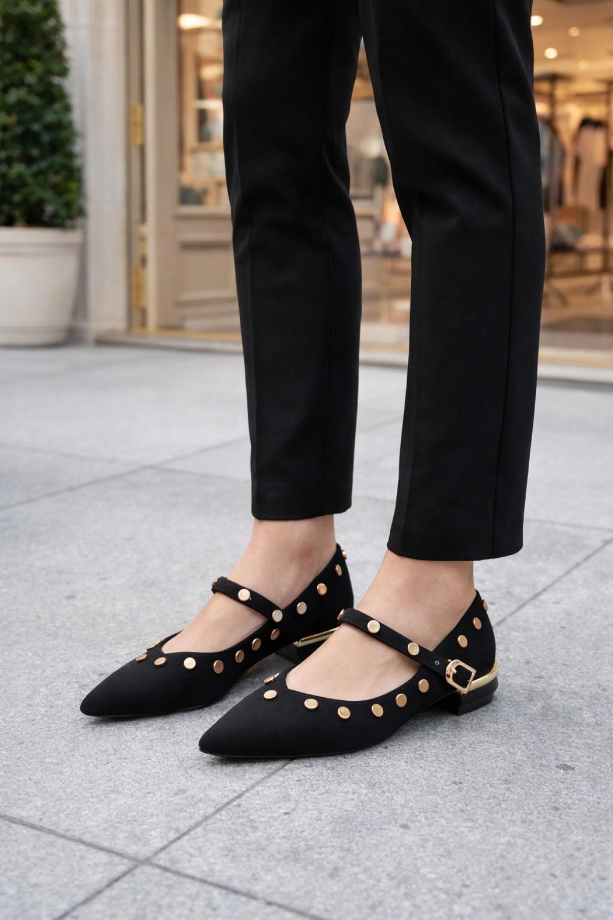 Odesa Ayakkabı Siyah Odesa Ayakkabı Odesa Zarif Detaylı Taş ve Zımba Aksesuarlı Babet