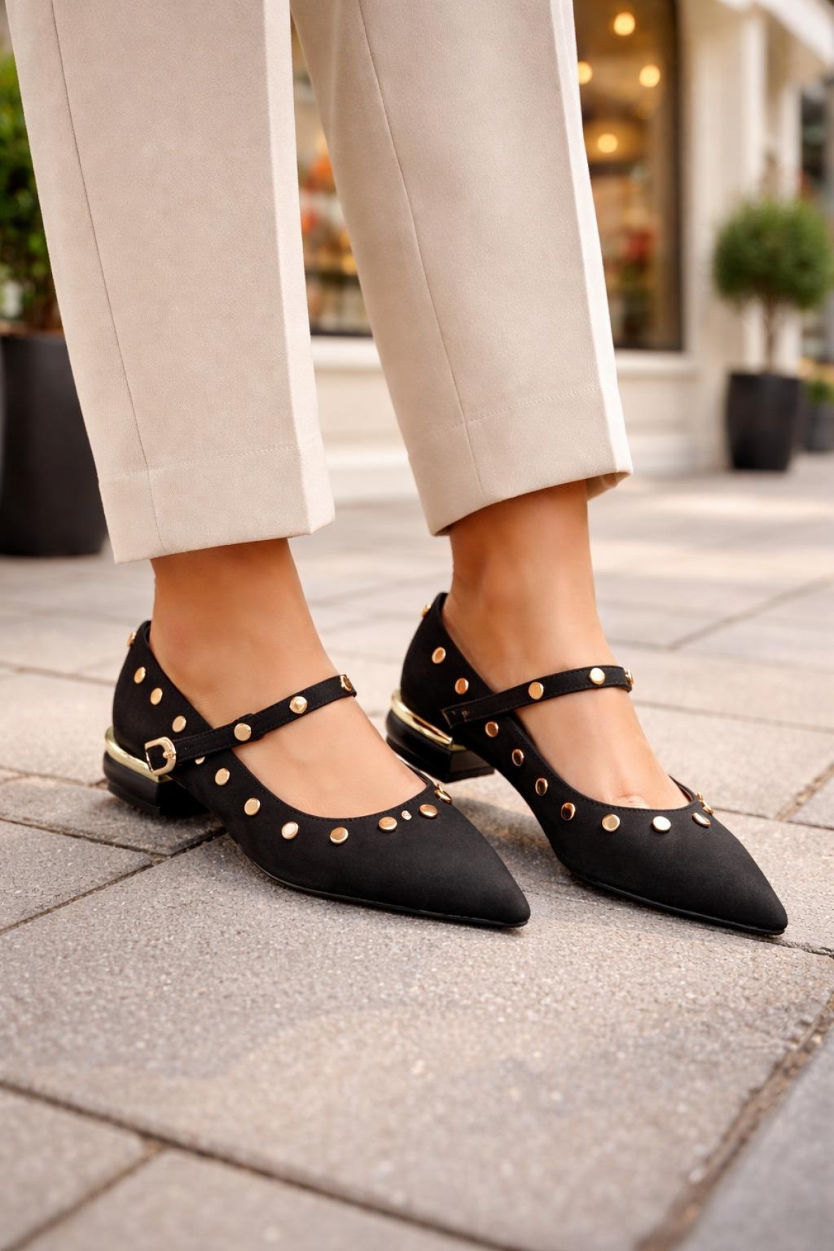 Odesa Ayakkabı Siyah Odesa Ayakkabı Odesa Zarif Detaylı Taş ve Zımba Aksesuarlı Babet