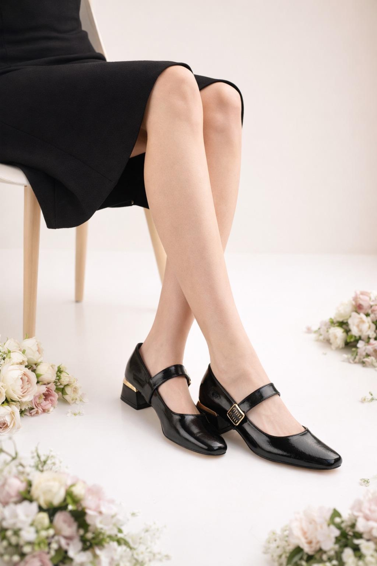 Odesa Ayakkabı Siyah Odesa Ayakkabı Odesa Zarif Kadın Altın Topuk veToka Detaylı ,Kare Burun Babet