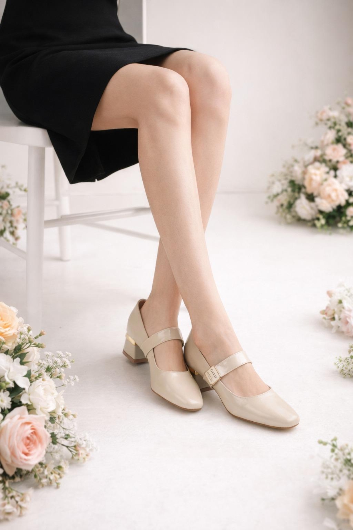 Odesa Ayakkabı Siyah Odesa Ayakkabı Odesa Zarif Kadın Altın Topuk veToka Detaylı ,Kare Burun Babet