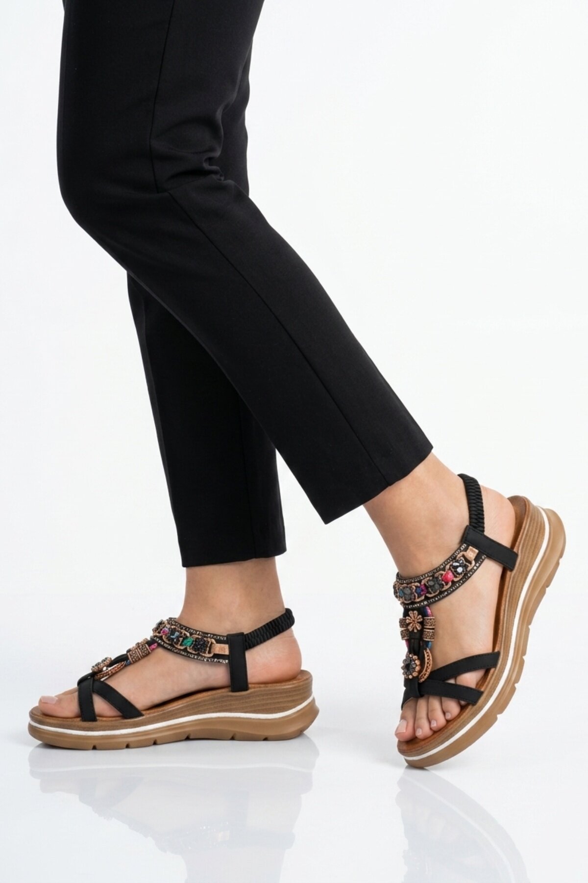 Voyager Beyaz Voyager Hakiki Deri Taş İşlemeli Kadın Sandalet B481 Z