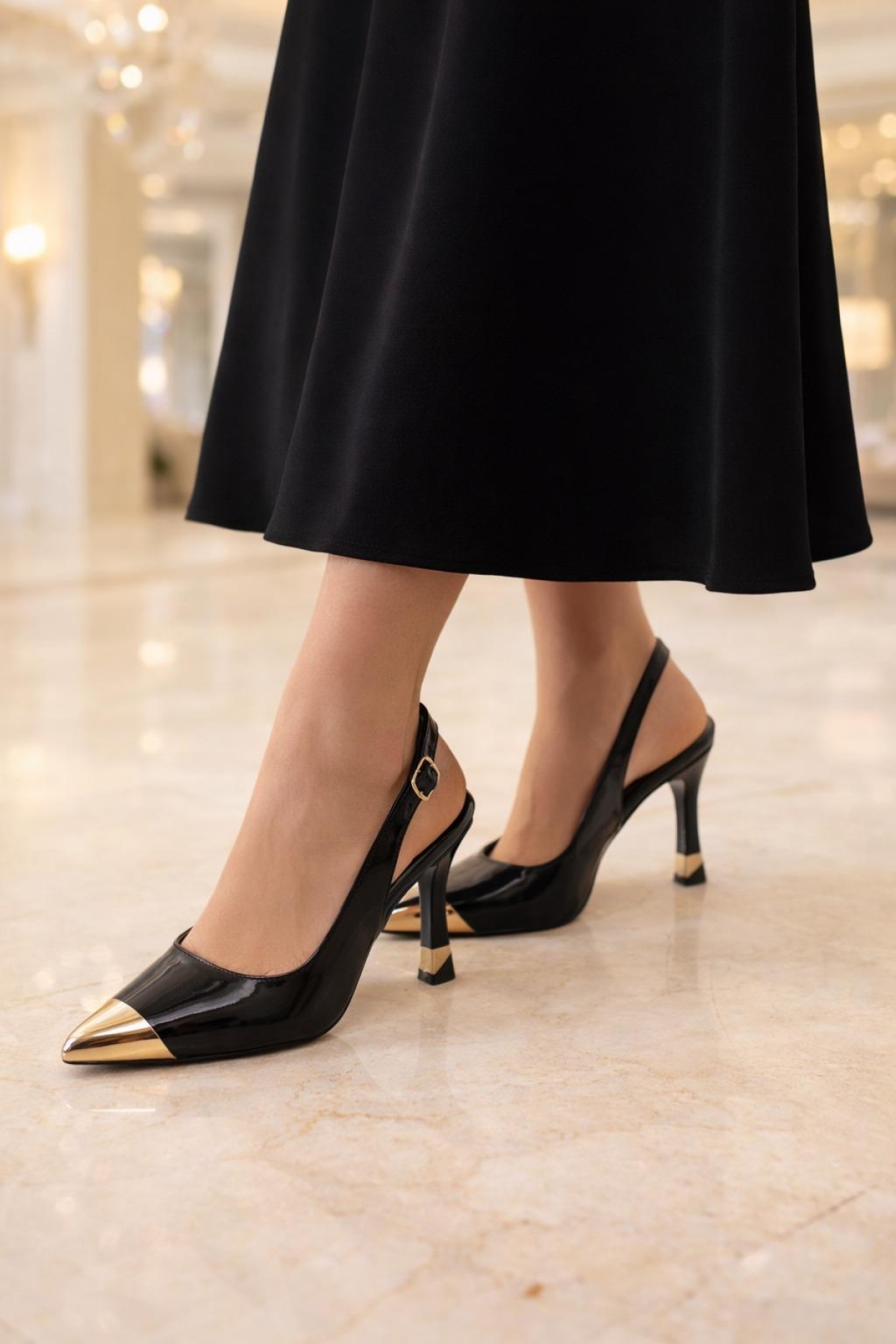 Odesa Ayakkabı Siyah Odesa Ayakkabı Odesa Sivri Kadın Burun Metal Detaylı İnce Topuk Tokalı