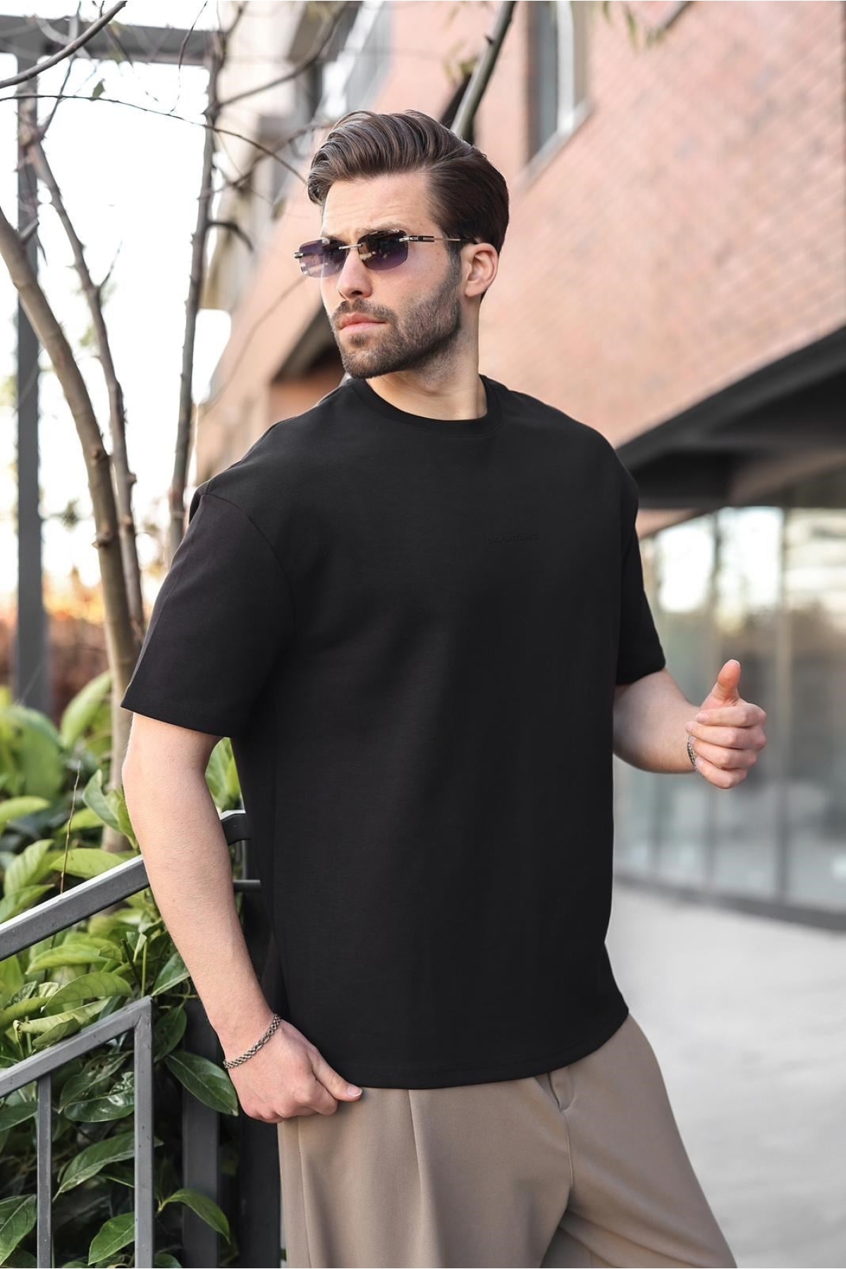 Siyah Bisiklet Yaka Oversize Erkek Tişört E7176 Fiyatları | Flo