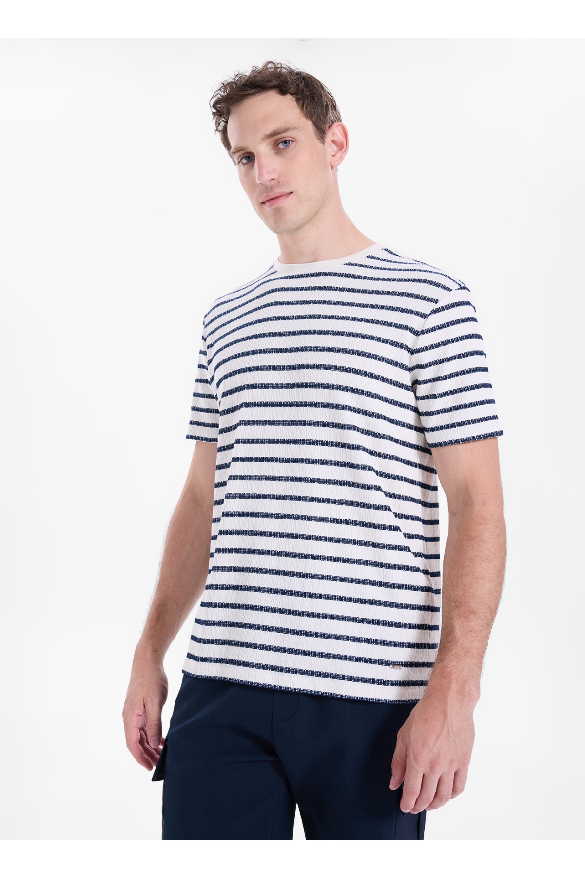 Beyaz - Lacivert Erkek Relaxed Çizgili T-Shirt J6SM-TST7851