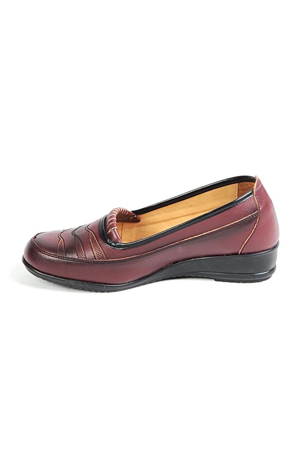 https://floimages.mncdn.com/media/catalog/product/21-12/29/frida-427-bordo-jel-taban-gunluk-kadin-casual-ayakkabi-20473-1640766855.JPG