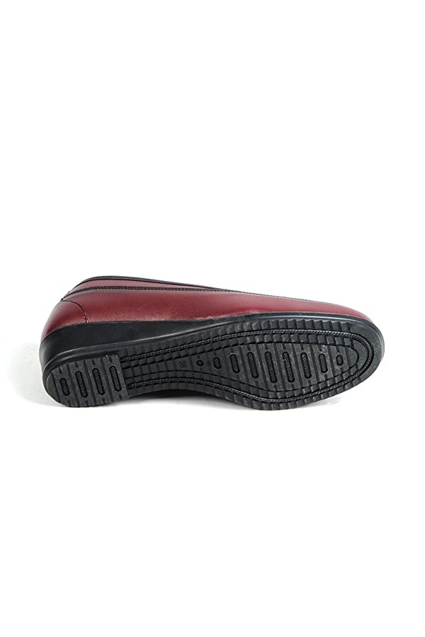 https://floimages.mncdn.com/media/catalog/product/21-12/29/frida-427-bordo-jel-taban-gunluk-kadin-casual-ayakkabi-20474-1640766849.JPG