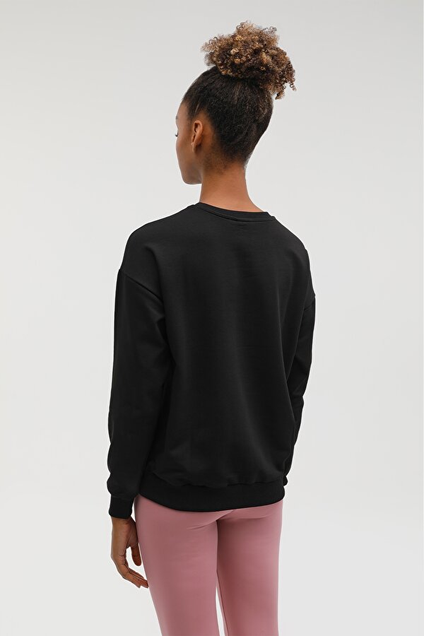 W-SN82 BASIC C NECK SWEAT BLACK Woman 060