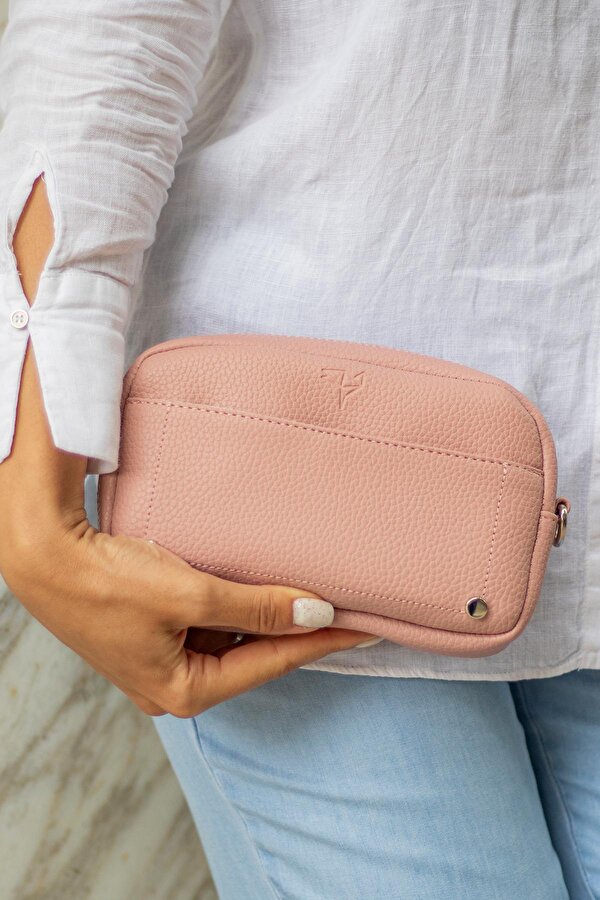 West Ayarlanabilir Çapraz El Kol ve Omuz Askılı Mıknatıs ve Fermuarlı Mini Siyah Kadın Çanta Pudra