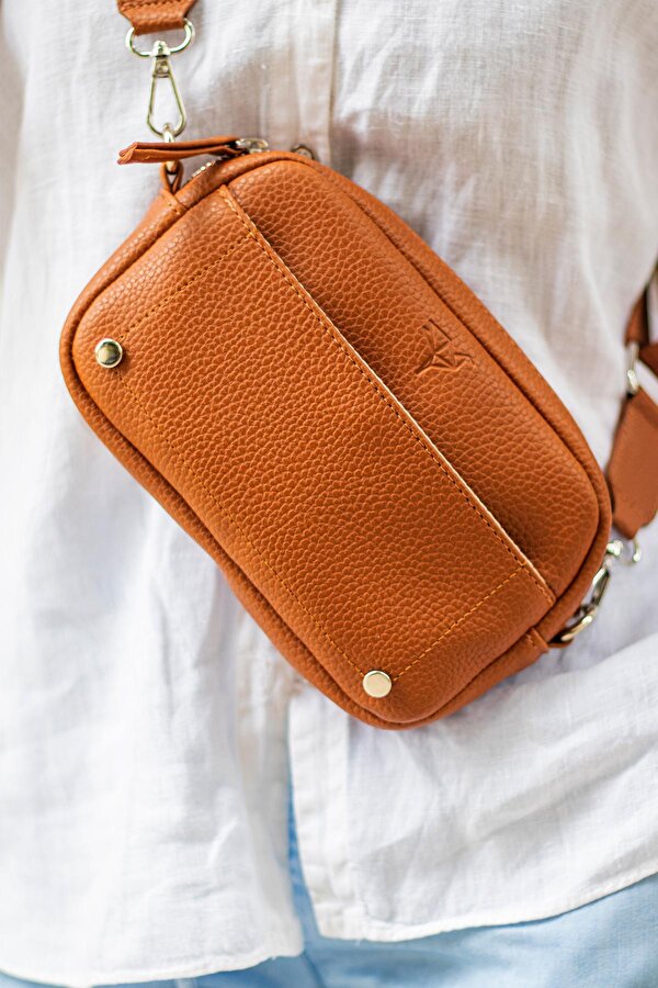 West Ayarlanabilir Çapraz El Kol ve Omuz Askılı Mıknatıs ve Fermuarlı Mini Siyah Kadın Çanta Taba