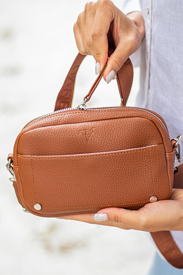 West Ayarlanabilir Çapraz El Kol ve Omuz Askılı Mıknatıs ve Fermuarlı Mini Siyah Kadın Çanta Taba