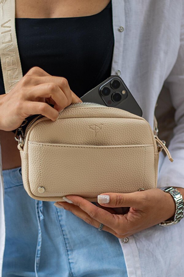 West Ayarlanabilir Çapraz El Kol ve Omuz Askılı Mıknatıs ve Fermuarlı Mini Siyah Kadın Çanta Bej