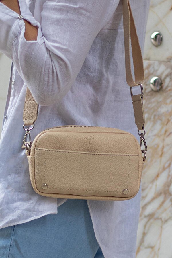 West Ayarlanabilir Çapraz El Kol ve Omuz Askılı Mıknatıs ve Fermuarlı Mini Siyah Kadın Çanta Bej