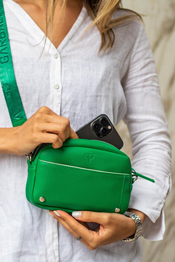 West Ayarlanabilir Çapraz El Kol ve Omuz Askılı Mıknatıs ve Fermuarlı Mini Siyah Kadın Çanta Yeşil