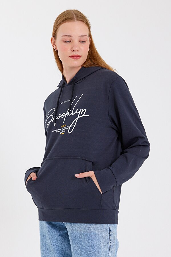 Kadın Kapşonlu  Oversize Fit El Yazılı Brooklyn Baskılı Sweatshirt SPR23SWk361