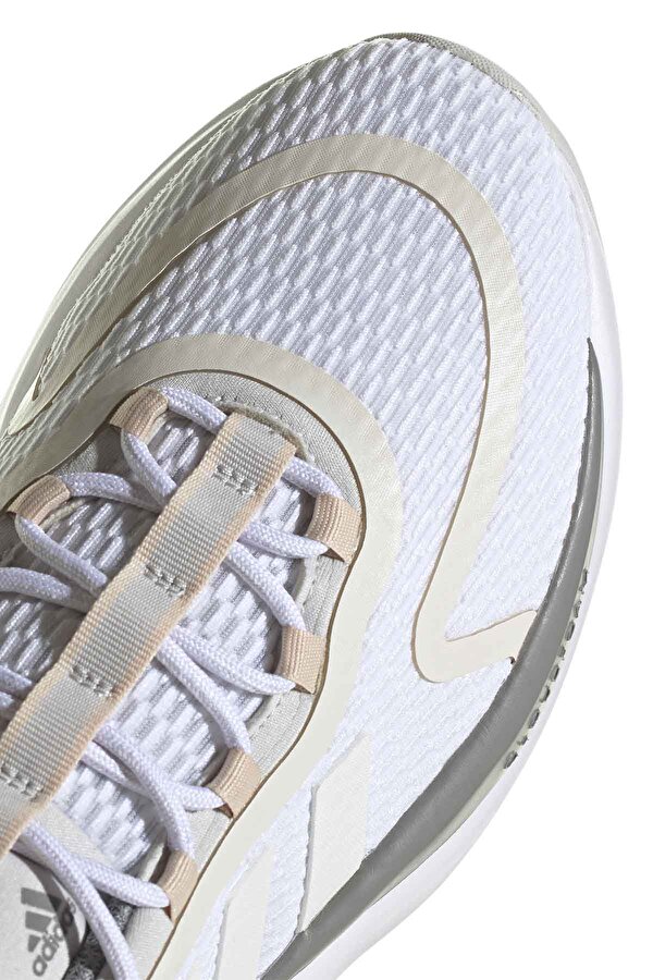 ALPHABOUNCE + CREAM Woman 005