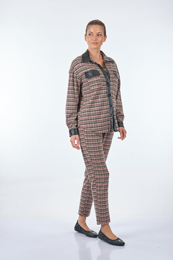 Düz Yaka Kazayağı Uzun Kollu Bej-Fuşya Kadın Gömlek 22236000104