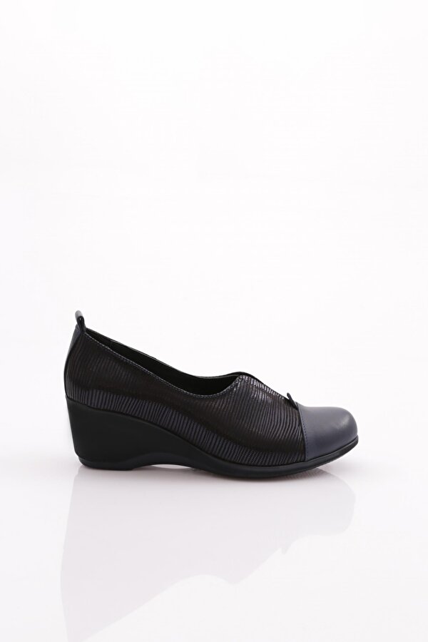 2331 Kadin Lastik Detayli Dolgu Taban Comfort Ayakkabi