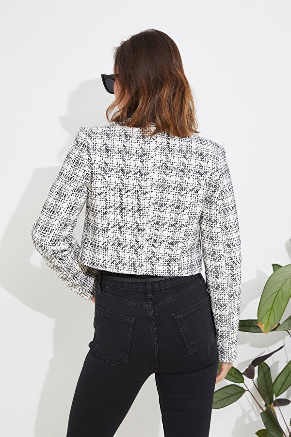 Kadın Siyah Slim Fıt Kruvaze Yaka Dokuma Desen Kısa Ceket ŞULE-4347