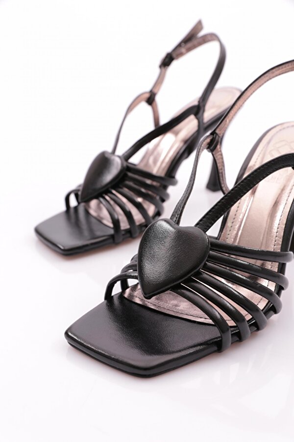 4030 Kadin Kalp Desenli Topuklu Ayakkabi