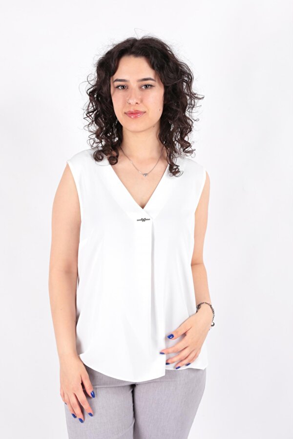 81954 Kadın Broş Detaylı V Yaka Kolsuz Bluz