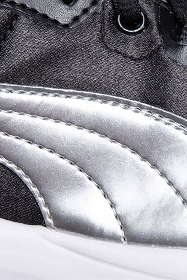 Nuage Run Metallic BLACK Woman 005