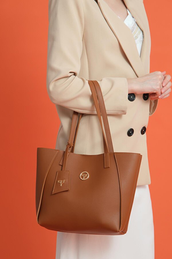 Sofia Mıknatıs Kapamalı Geniş Fermuar Bölmeli Orta Boy Kadın Omuz Kol Çantası Taba