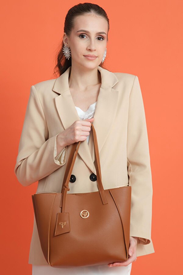 Sofia Mıknatıs Kapamalı Geniş Fermuar Bölmeli Orta Boy Kadın Omuz Kol Çantası Taba